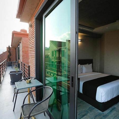 M 1 T Hotel Tbilisi Luaran gambar