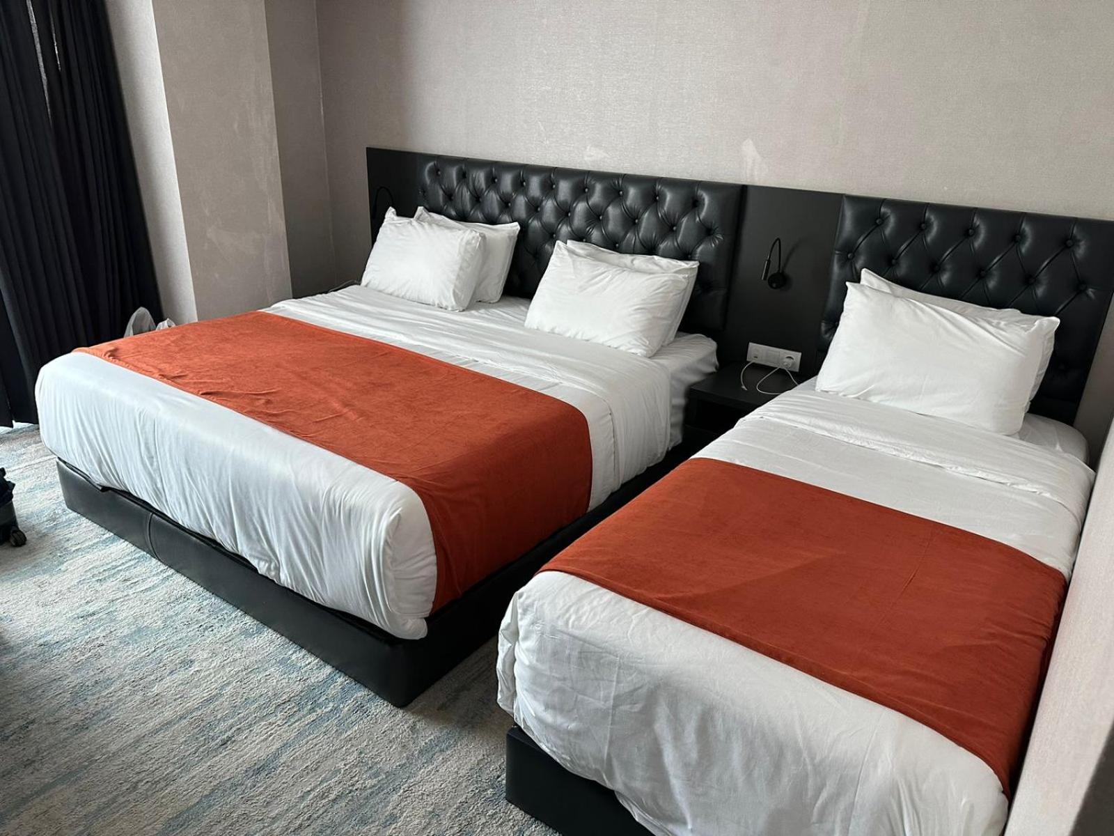 M 1 T Hotel Tbilisi Luaran gambar