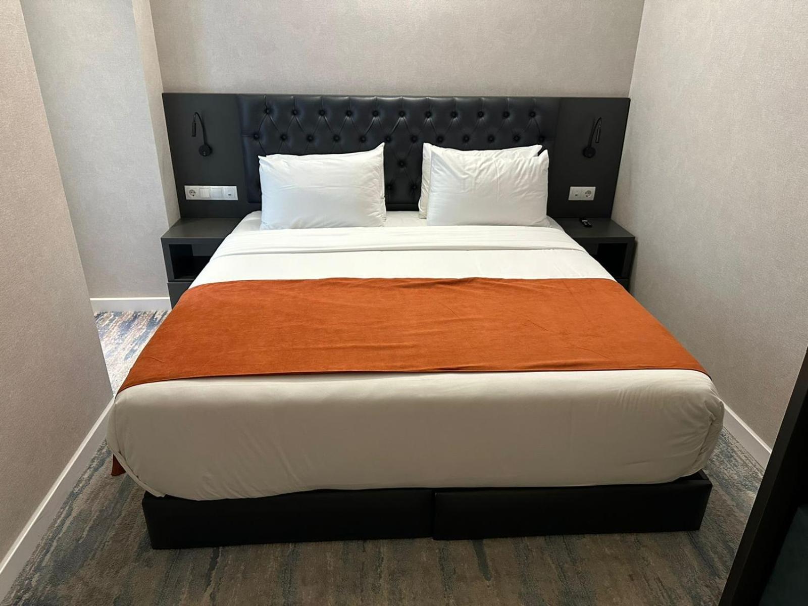 M 1 T Hotel Tbilisi Luaran gambar
