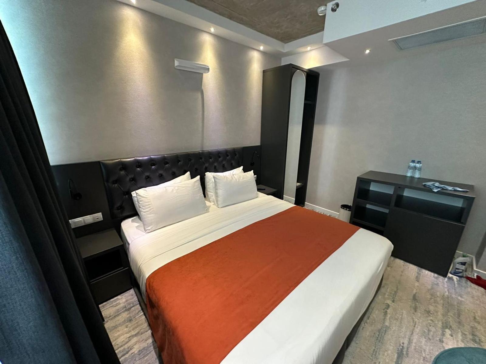 M 1 T Hotel Tbilisi Luaran gambar