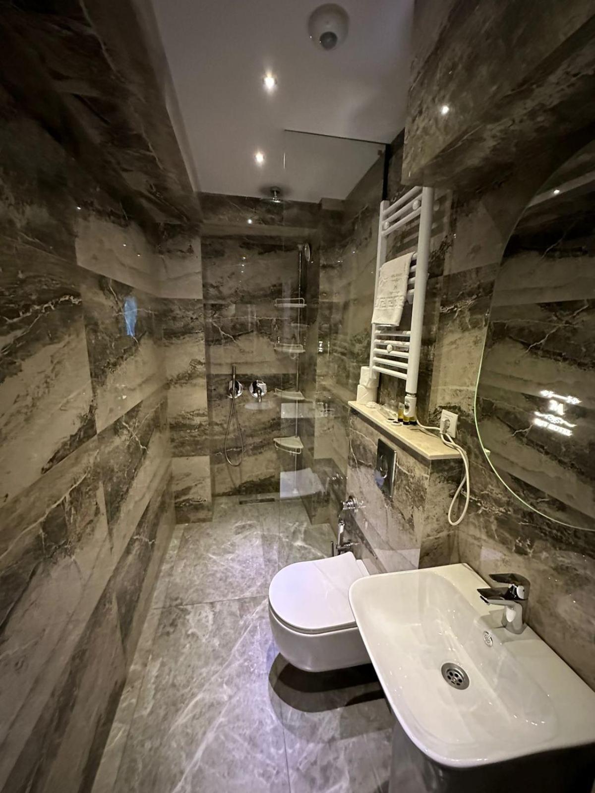 M 1 T Hotel Tbilisi Luaran gambar