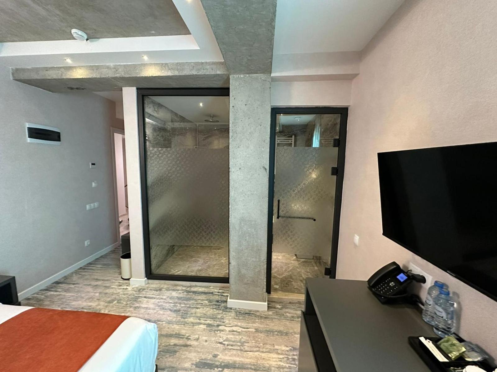 M 1 T Hotel Tbilisi Luaran gambar