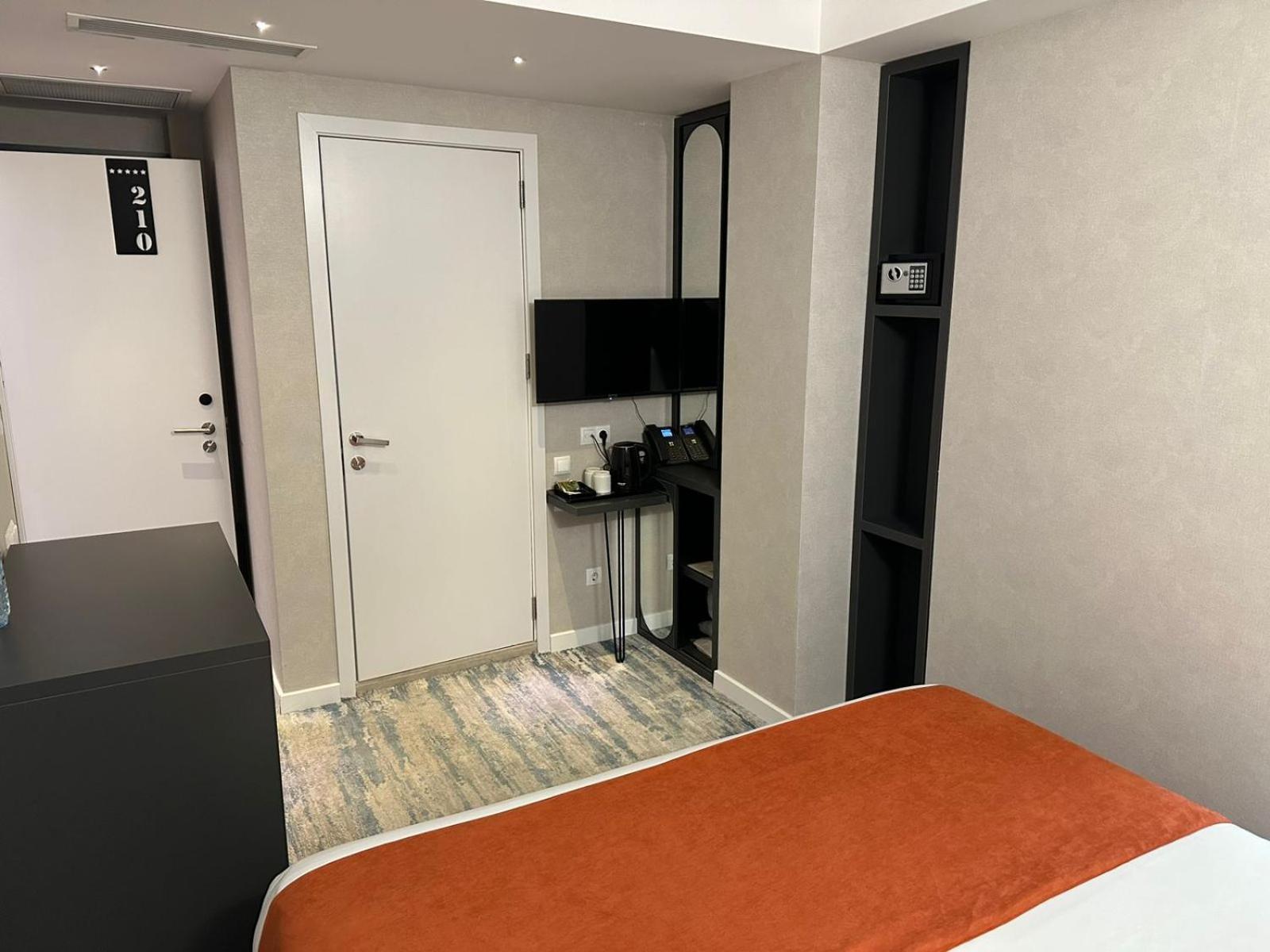 M 1 T Hotel Tbilisi Luaran gambar