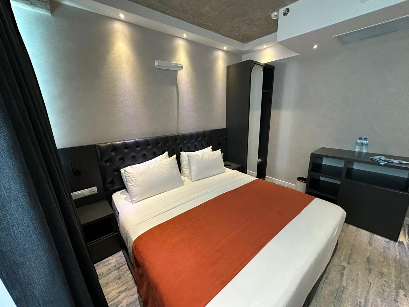 M 1 T Hotel Tbilisi Luaran gambar