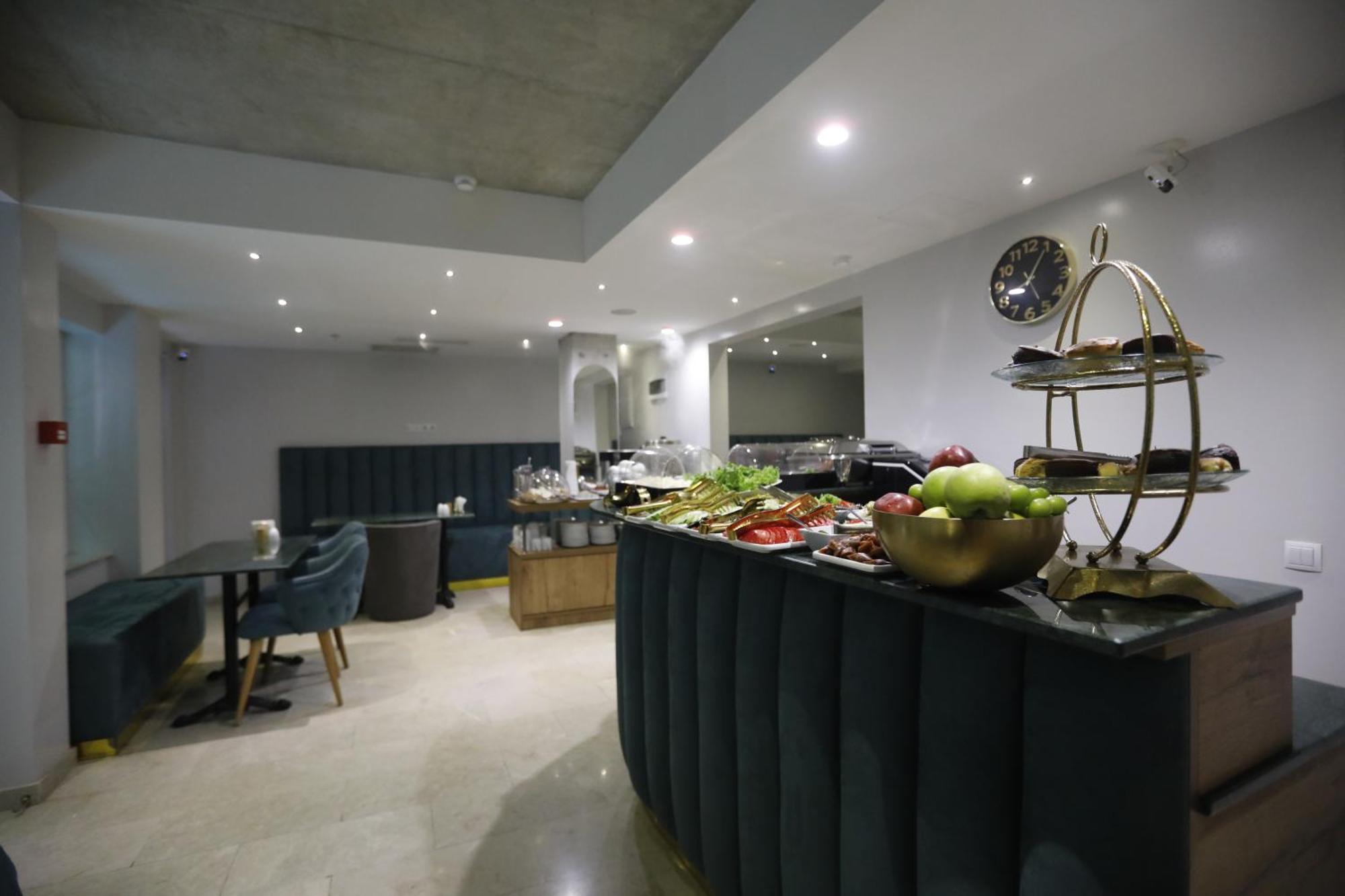 M 1 T Hotel Tbilisi Luaran gambar