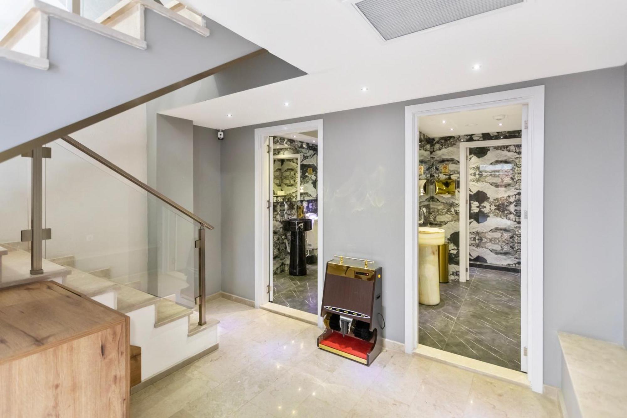 M 1 T Hotel Tbilisi Luaran gambar
