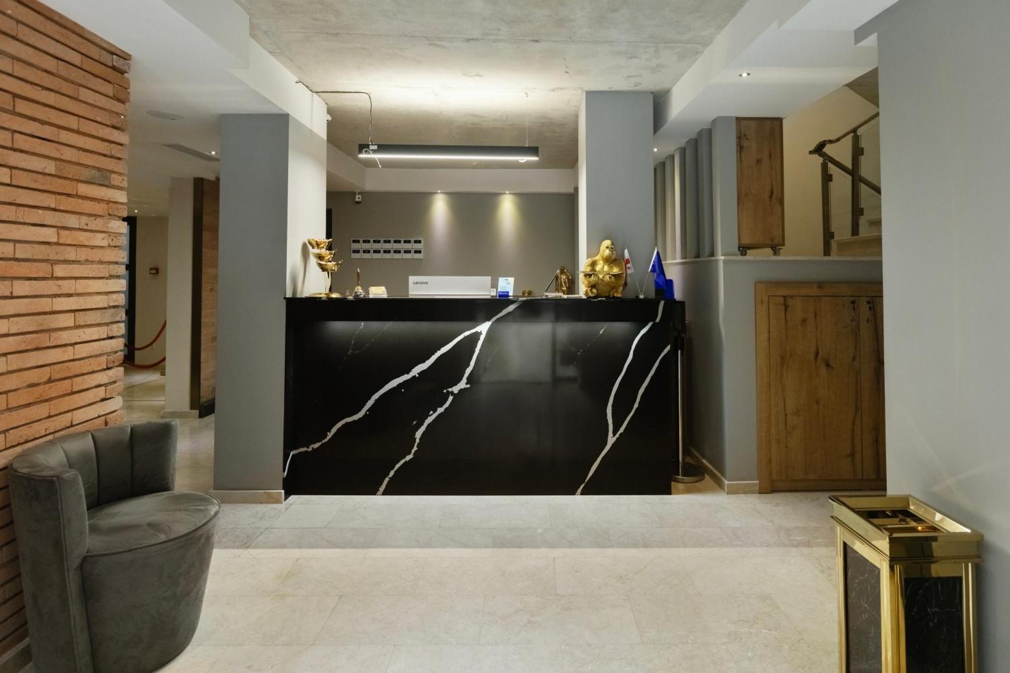 M 1 T Hotel Tbilisi Luaran gambar