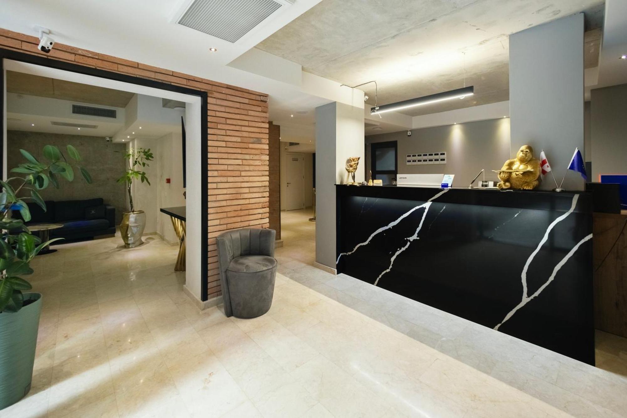 M 1 T Hotel Tbilisi Luaran gambar
