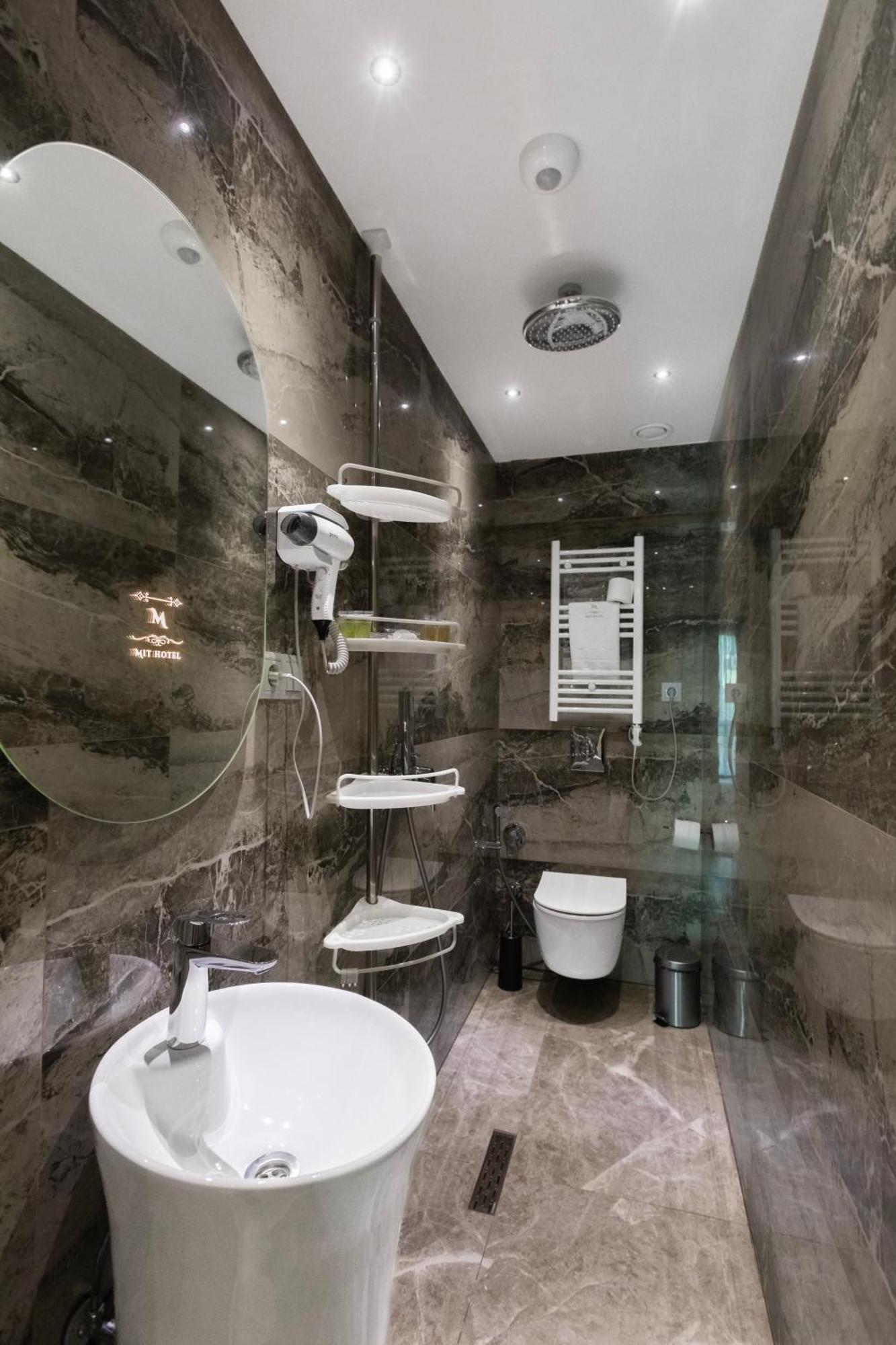 M 1 T Hotel Tbilisi Luaran gambar