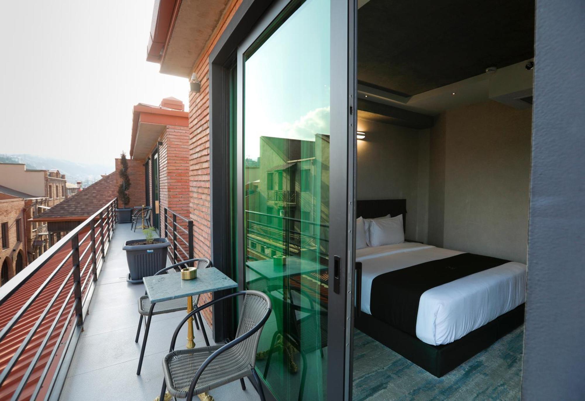 M 1 T Hotel Tbilisi Luaran gambar