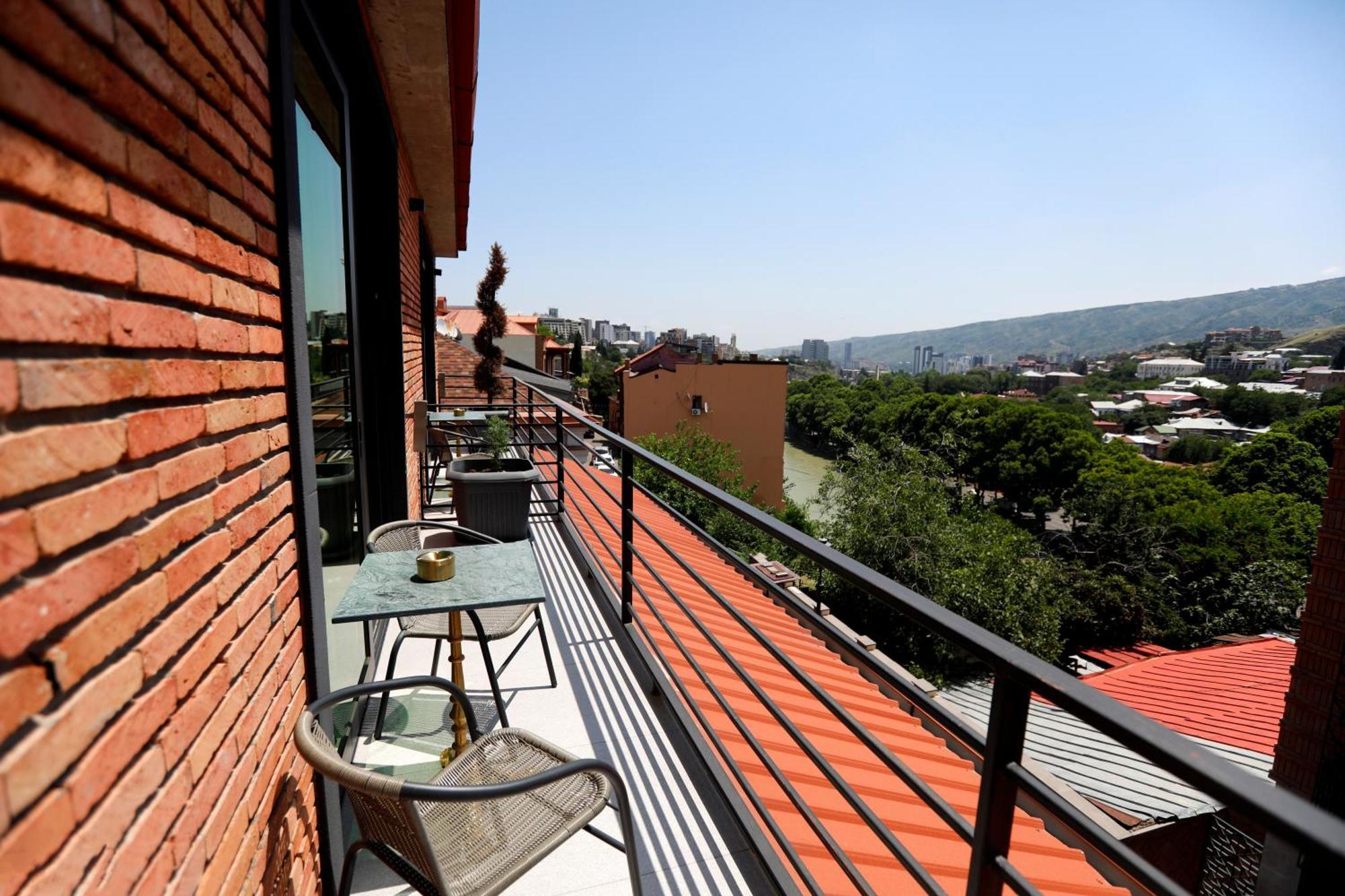 M 1 T Hotel Tbilisi Luaran gambar
