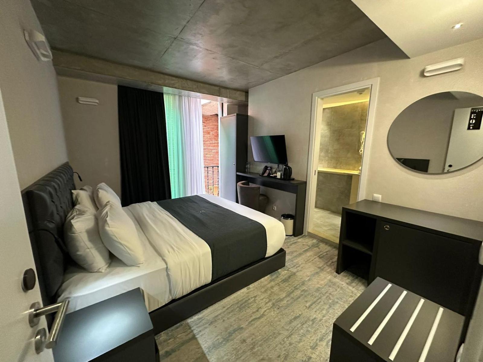 M 1 T Hotel Tbilisi Luaran gambar