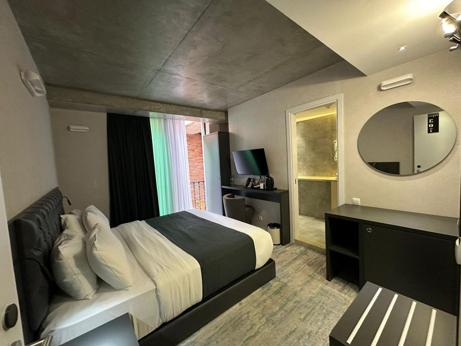 M 1 T Hotel Tbilisi Luaran gambar
